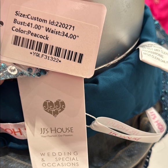 Elegant Teal High-Low Dress with Lace Sleeves - Picture 3 of 11